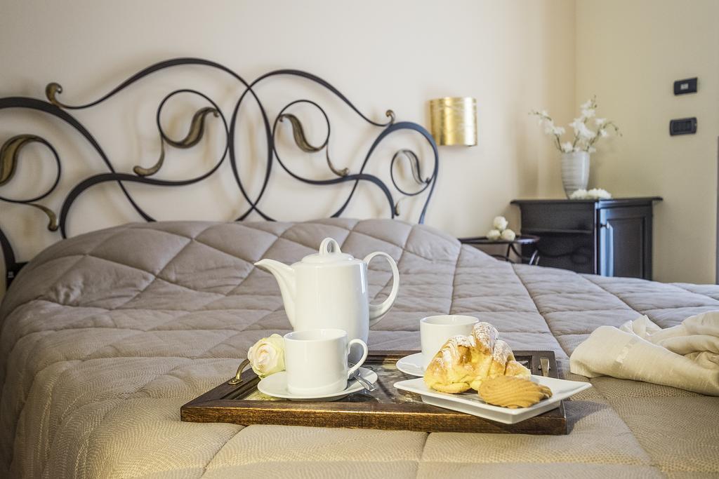 Costa Catterina B&B Castagnito Bagian luar foto